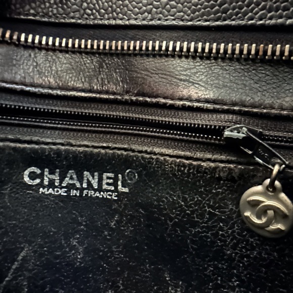 CHANEL Medallion Shoulder Bag Medium Black Leather Caviar Tote Quilted - Picture 8 of 14
